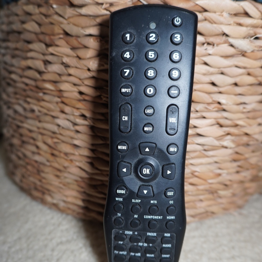 Vizio - 6150BC0-R C074601 - LCD/ Plasma Tv - Remote Control Black